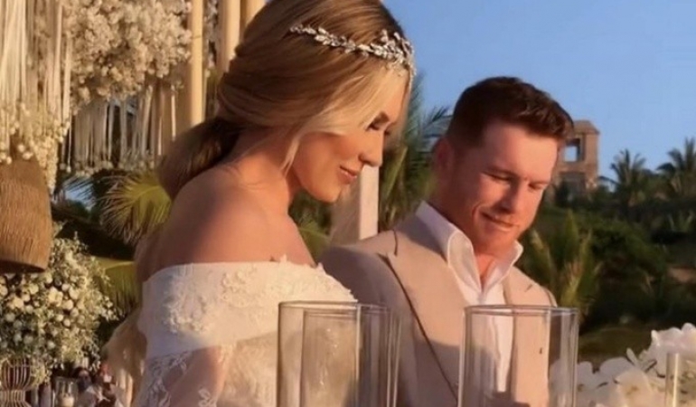 Canelo lvarez and Fernanda G mez tie the knot in the Riviera